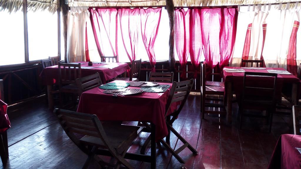 Twisted Palms Lodge & Restaurant Bwejuu Buitenkant foto