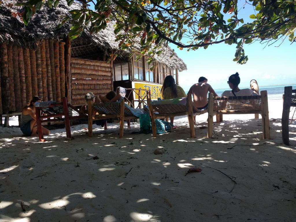 Twisted Palms Lodge & Restaurant Bwejuu Buitenkant foto
