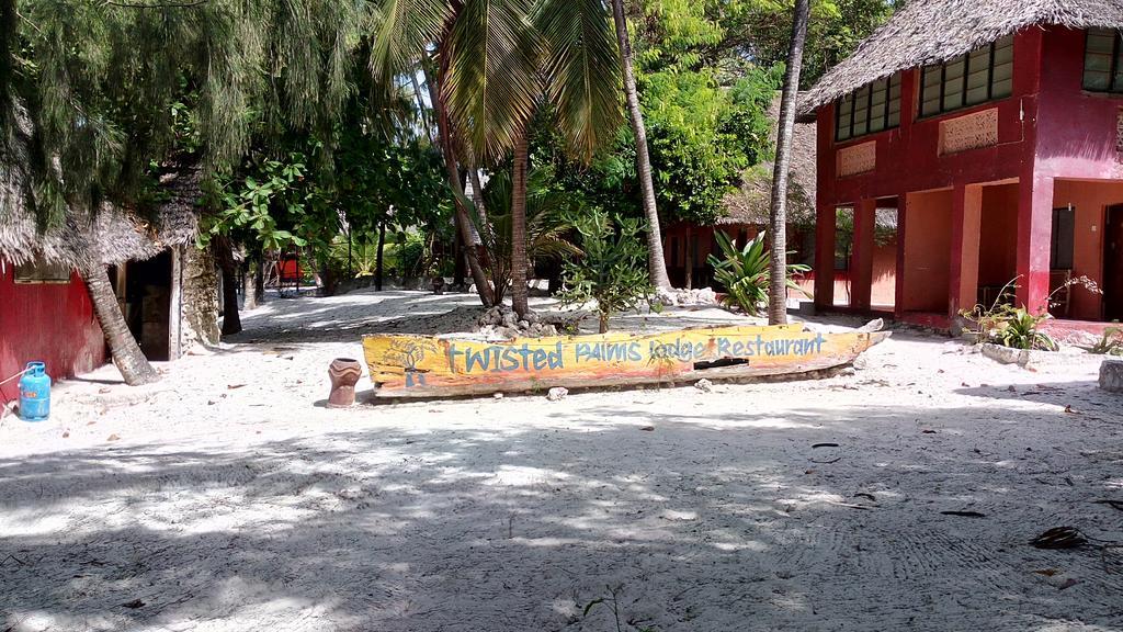 Twisted Palms Lodge & Restaurant Bwejuu Buitenkant foto