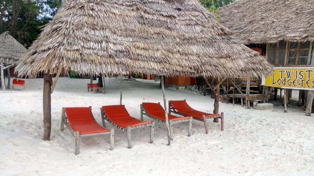 Twisted Palms Lodge & Restaurant Bwejuu Buitenkant foto