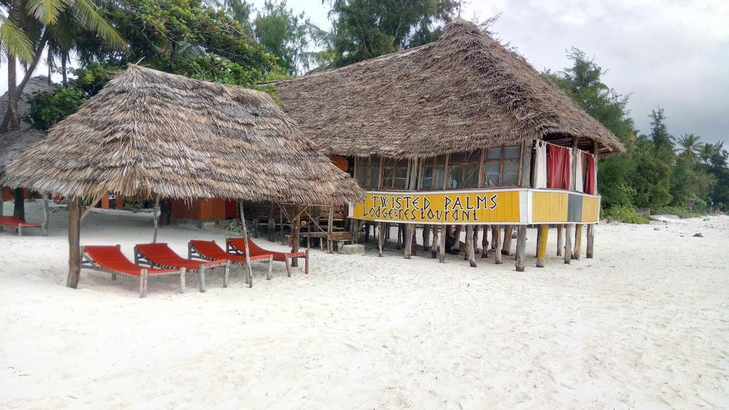 Twisted Palms Lodge & Restaurant Bwejuu Buitenkant foto